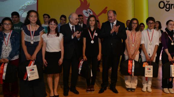 Genel Müdürlüğümüzün Yürüttüğü Öğrenciler AByi Öğreniyor Projesi Kapsamında Gerçekleştirilen Resim, Slogan, Kısa Öykü ve Bilgi Yarışmalarının Ödülleri Ankarada Verildi.