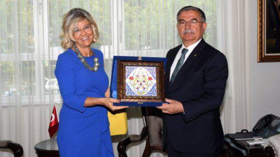 Bakanımız Sayın İsmet Yılmaz, Portekizin Ankara Büyükelçisi Paula Leal Da Silvayı Makamında Kabul Etti.