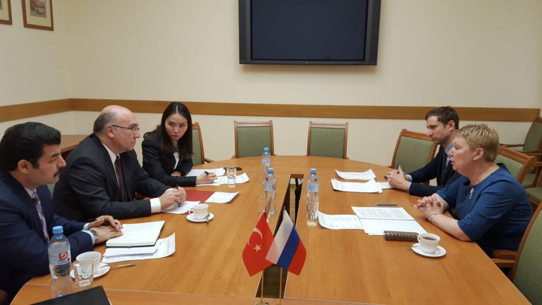 Moskova Büyükelçisi Samsar, Rusya Eğitim Bakanı Vasilyevna İle Görüştü