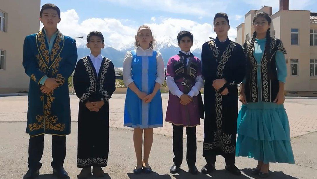 Kazak Öğrencilerden Birlik ve Beraberlik Mesajı Veren 