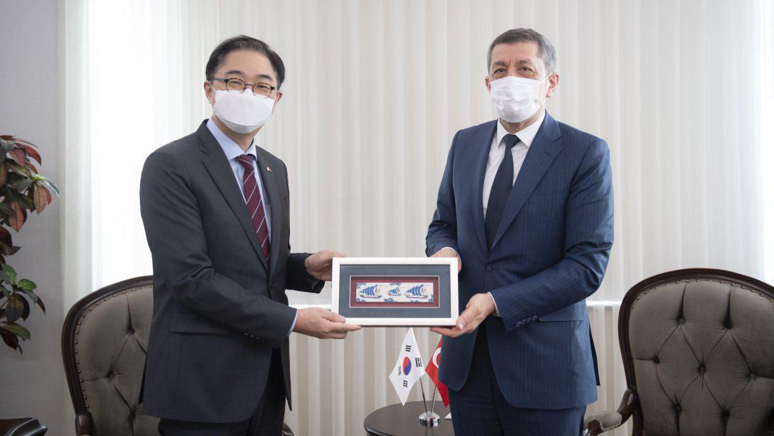 Bakan Selçuk, Kore Cumhuriyeti Ankara Büyükelçisi Lee'yi Kabul Etti