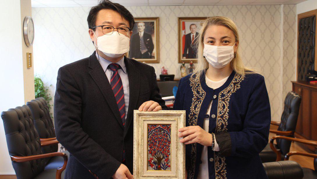 Kore Büyükelçiliği Kültür ve Basın Müsteşarı Park'tan Genel Müdür Dalkıran'a Ziyaret