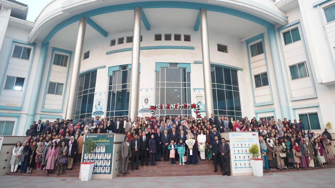 BAKAN TEKİN, TÜRKİYE MAARİF VAKFININ PAKİSTAN LAHOR'DAKİ OKULUNU ZİYARET ETTİ